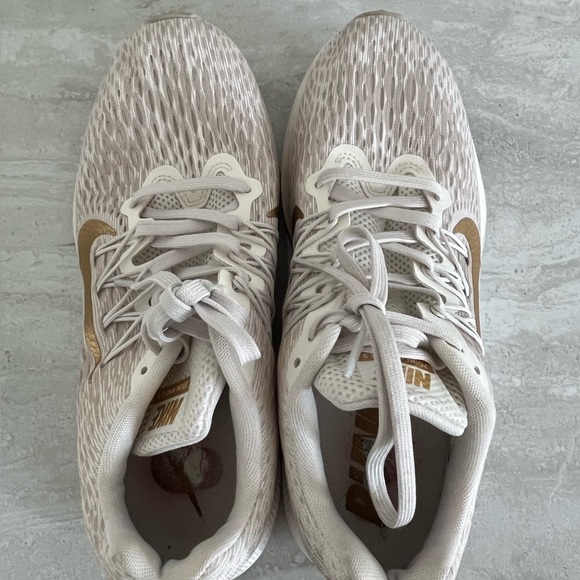 Nike Gold & Cream Pegasus Running Shoes - Picture 4 of 8